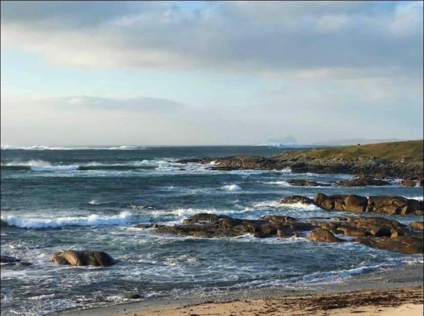 Drop Anchor House, Spacious 3 Bedroom Apartment, Fabulous Sea Views Cleggan エクステリア 写真