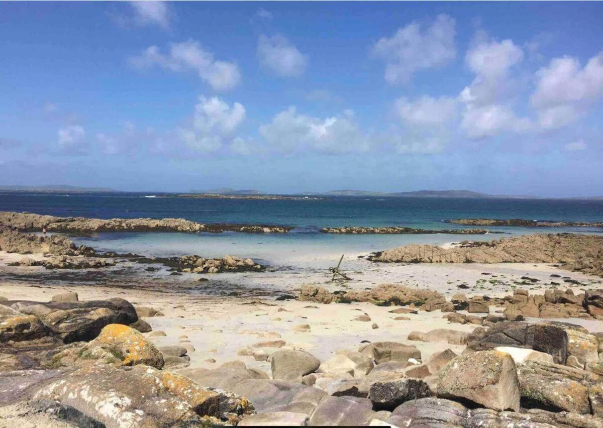 Drop Anchor House, Spacious 3 Bedroom Apartment, Fabulous Sea Views Cleggan エクステリア 写真