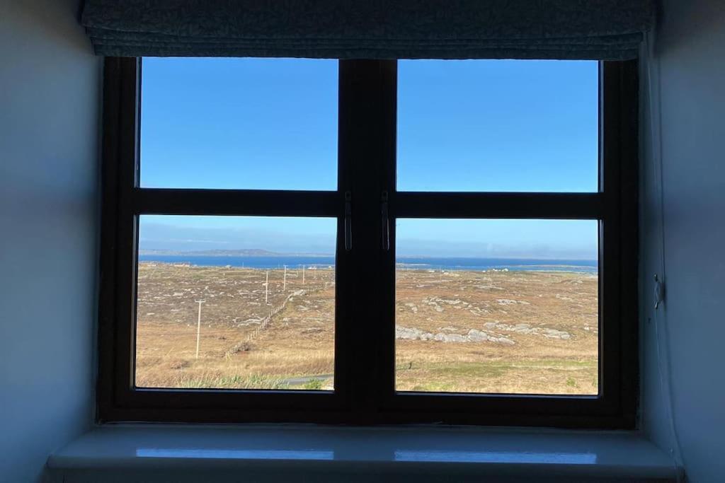 Drop Anchor House, Spacious 3 Bedroom Apartment, Fabulous Sea Views Cleggan エクステリア 写真